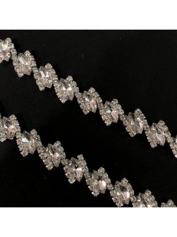 10 yards -  Rhinestone trim - T02