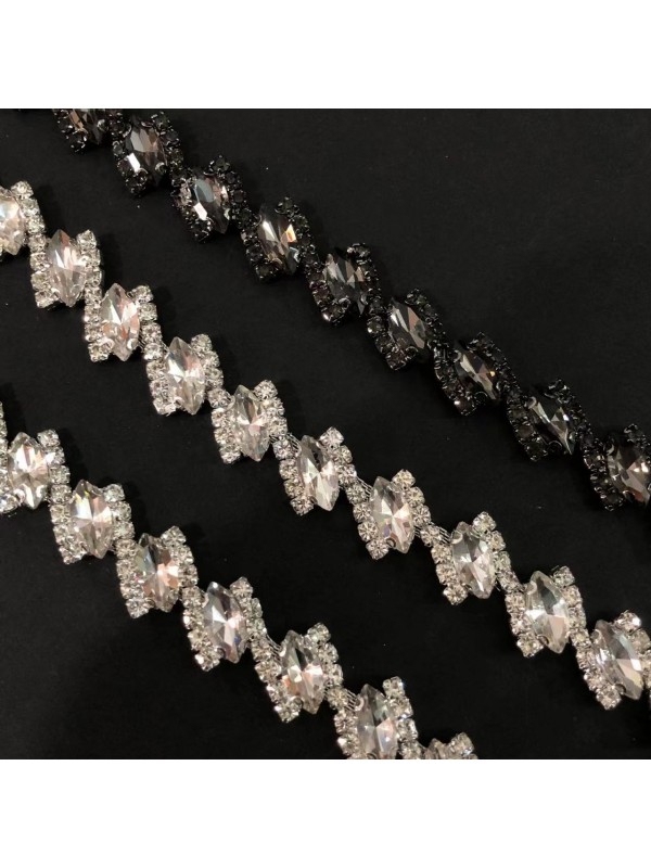 10 yards -  Rhinestone trim - T02